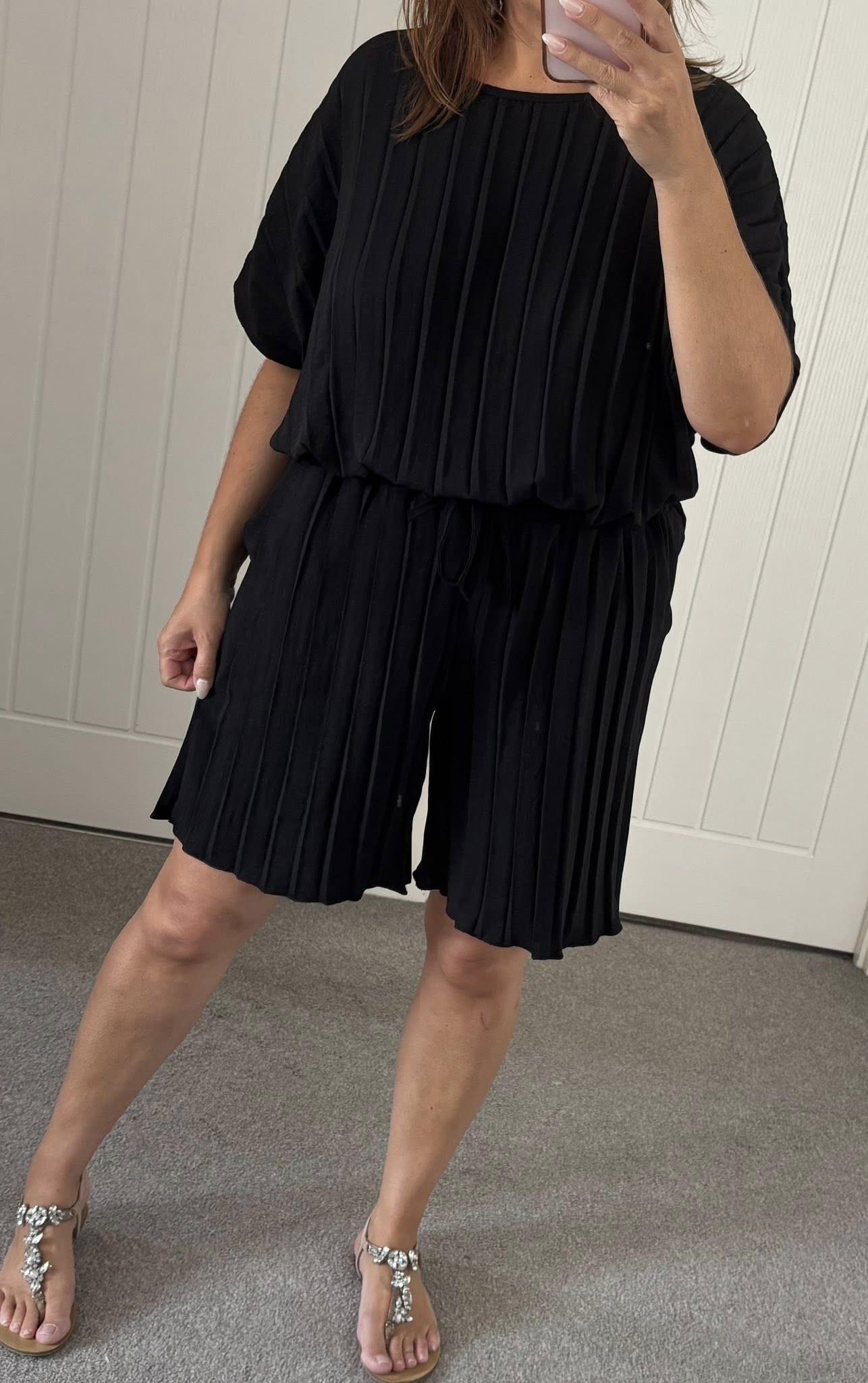 Pleat Short Loose Fit Co-Ord - Black - Image 3